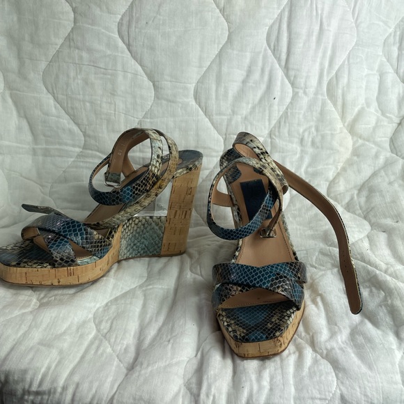 Ferragamo snake skin heels - Picture 2 of 6